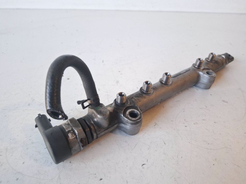 Recambio de rampa inyectora para toyota auris (e15) 1ndtv referencia OEM IAM 0445214132  