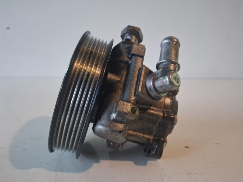 Recambio de bomba direccion para audi a6 avant (4f5) bmk referencia OEM IAM 4F0145155A  