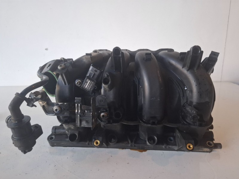 Recambio de colector admision para opel astra h caravan a16xer referencia OEM IAM 55561187  
