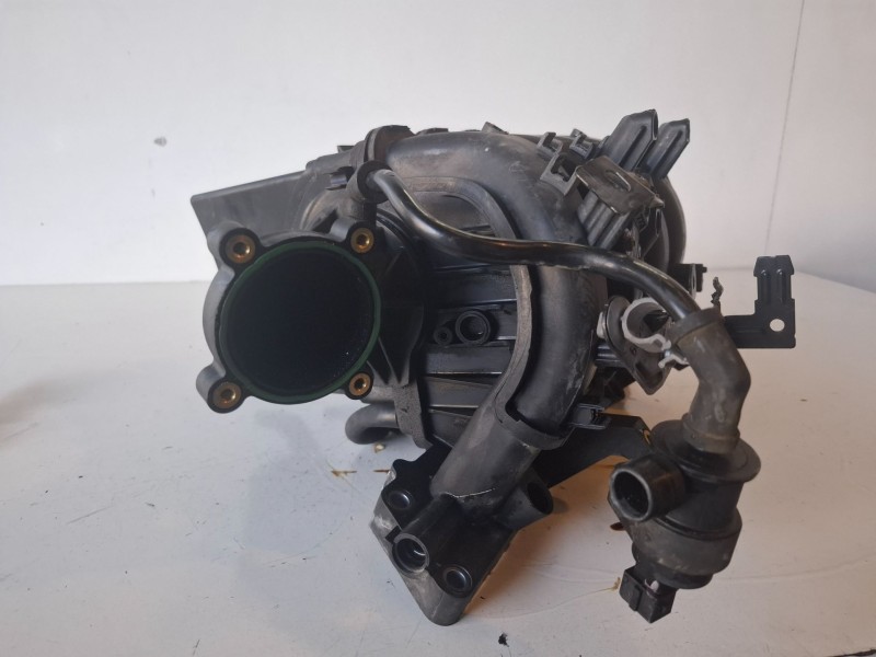 Recambio de colector admision para opel astra h caravan a16xer referencia OEM IAM 55561187  