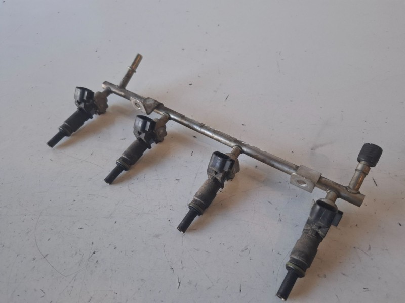 Recambio de rampa inyectora para opel astra h caravan a16xer referencia OEM IAM   