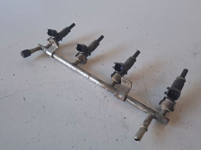 Recambio de rampa inyectora para opel astra h caravan a16xer referencia OEM IAM   