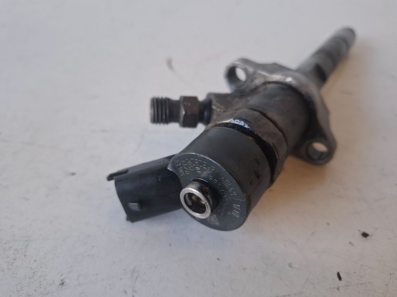 Recambio de inyector para ford focus berlina (cap) g8da referencia OEM IAM 0445110188  