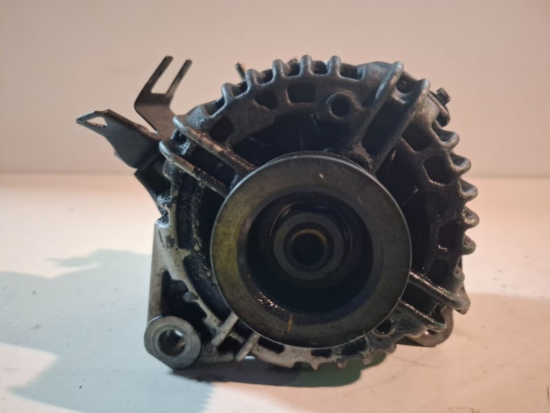 Recambio de alternador para toyota avensis berlina (t25) 1azfse referencia OEM IAM 0124325085  