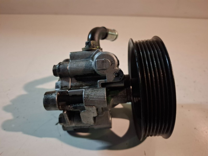Recambio de bomba direccion para toyota avensis berlina (t25) 1azfse referencia OEM IAM   