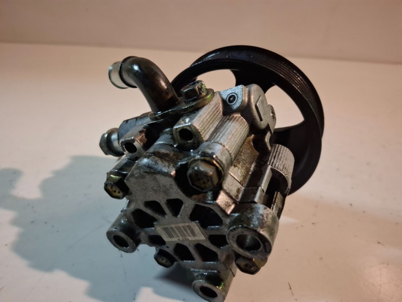 Recambio de bomba direccion para toyota avensis berlina (t25) 1azfse referencia OEM IAM   