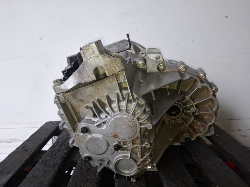 Recambio de caja cambios para volvo s40 berlina d4204t referencia OEM IAM 6M5R7002CA  