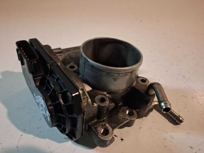 Recambio de caja mariposa para toyota avensis berlina (t25) 1azfse referencia OEM IAM 2203028050  