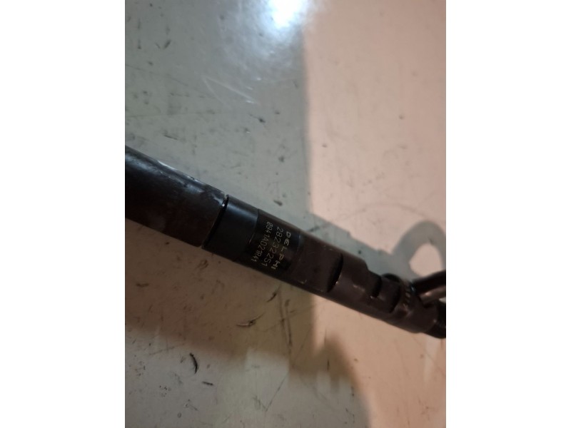 Recambio de inyector para renault modus i k9k766 referencia OEM IAM 28232251  