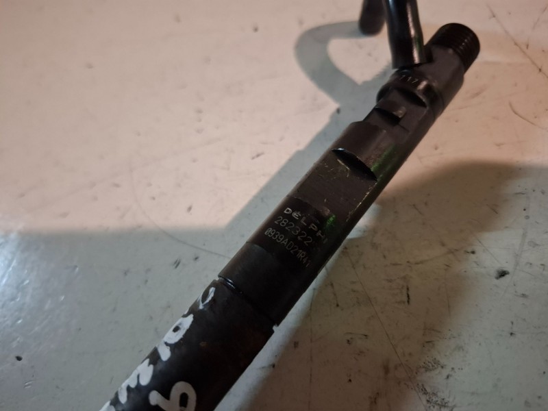 Recambio de inyector para renault modus i k9k766 referencia OEM IAM 28232251  
