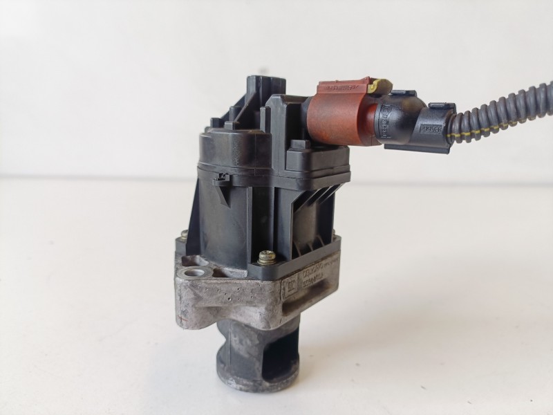 Recambio de valvula egr para opel insignia berlina a20dth referencia OEM IAM 55566052  