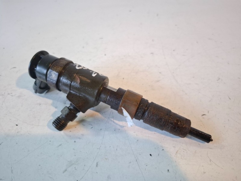 Recambio de inyector para peugeot 207 8hr referencia OEM IAM 0445110339  