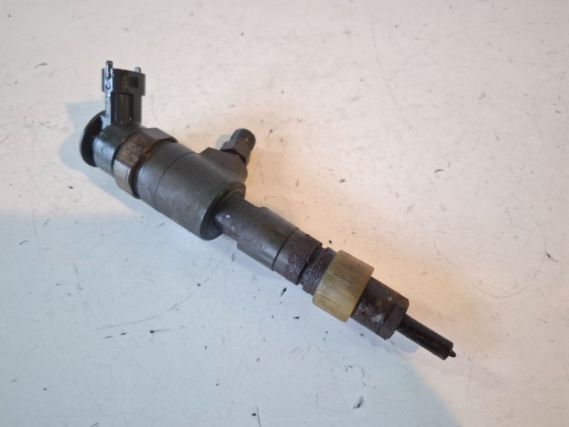 Recambio de inyector para peugeot 207 8hr referencia OEM IAM 0445110339  
