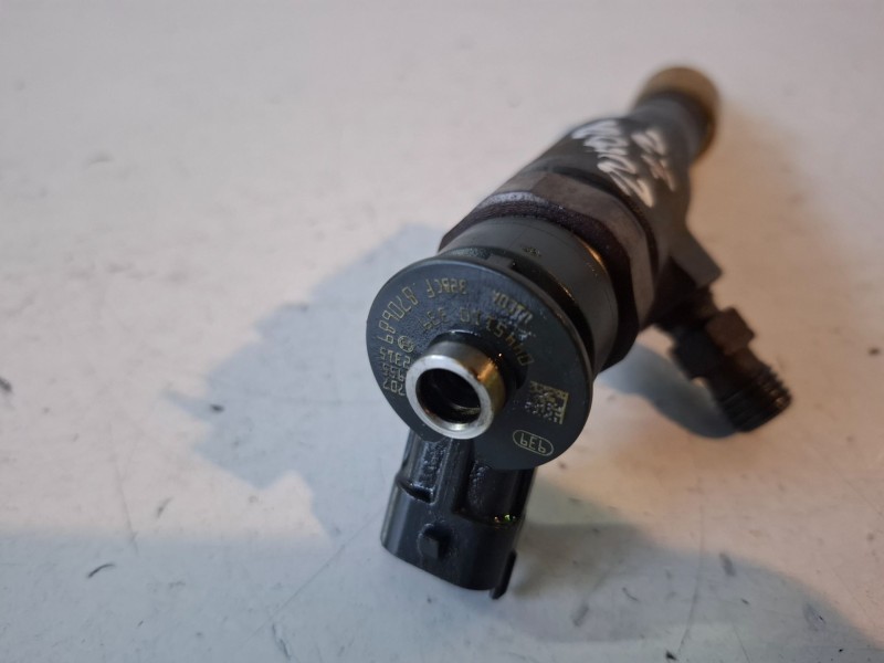 Recambio de inyector para peugeot 207 8hr referencia OEM IAM 0445110339  