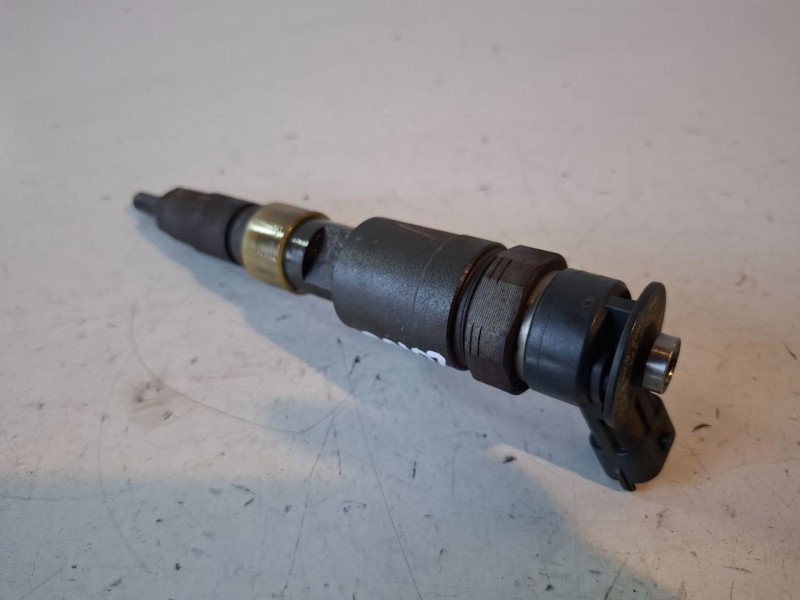 Recambio de inyector para peugeot 207 8hr referencia OEM IAM 0445110339  