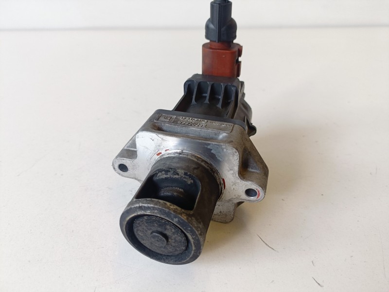 Recambio de valvula egr para opel insignia berlina a20dth referencia OEM IAM 55566052  