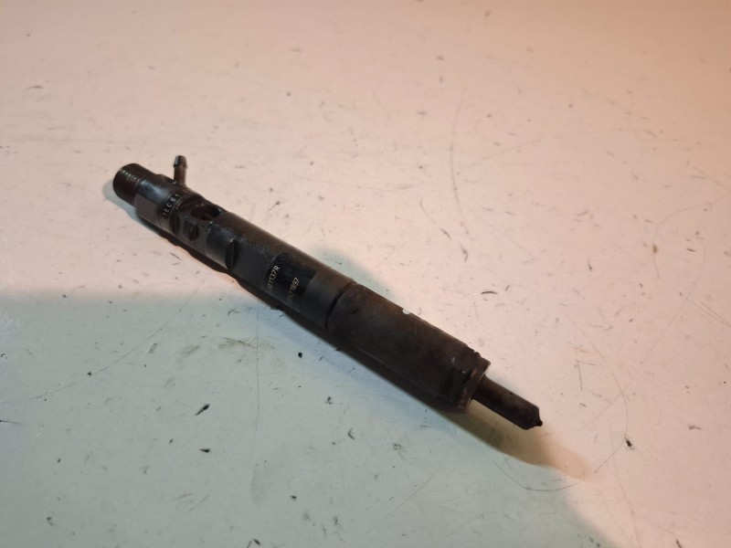 Recambio de inyector para renault modus i k9k766 referencia OEM IAM 28232251  