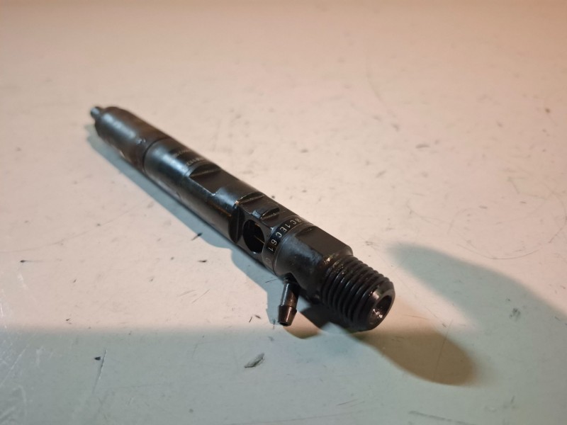 Recambio de inyector para renault modus i k9k766 referencia OEM IAM 28232251  