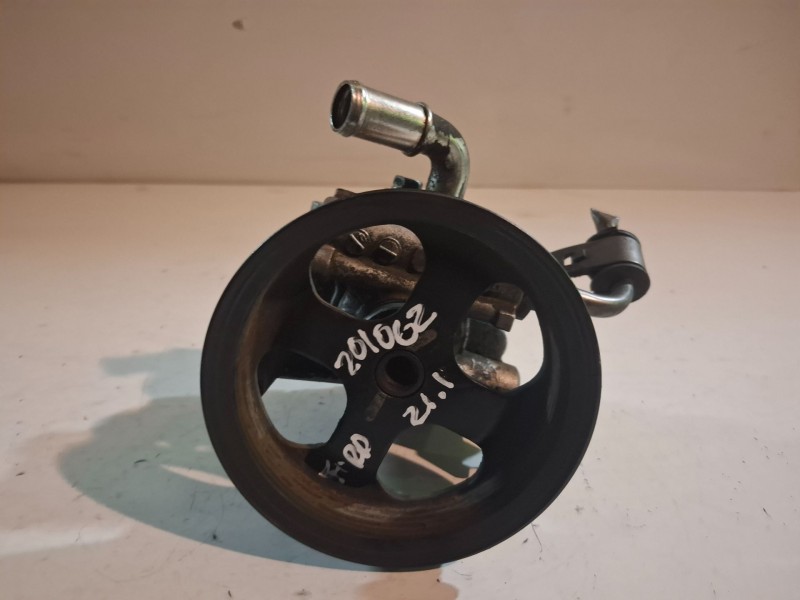 Recambio de bomba direccion para ford transit connect (tc7) r2pa referencia OEM IAM 2T143A696A  