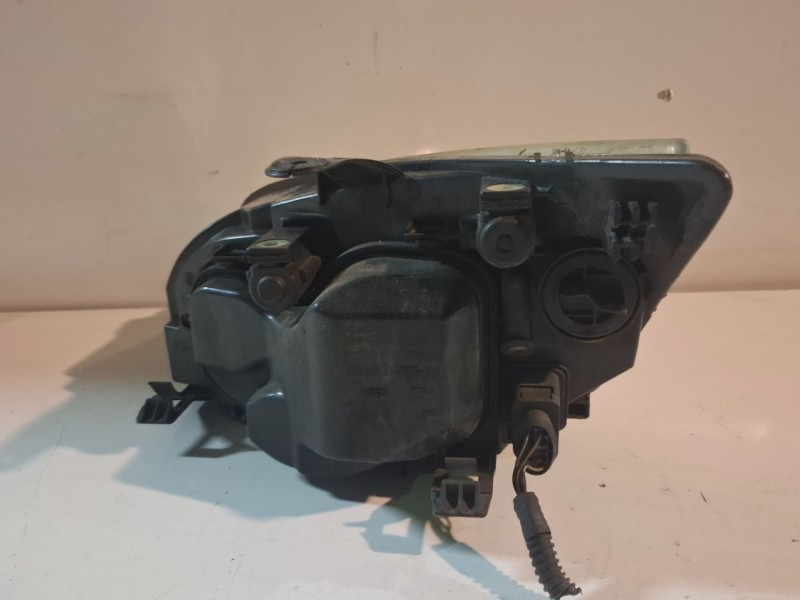 Recambio de faro derecho para ford focus berlina (cap) g8da referencia OEM IAM   
