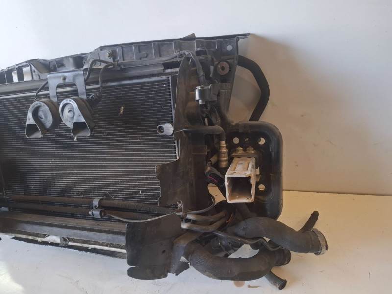 Recambio de panel frontal para audi a6 avant (4f5) bmk referencia OEM IAM   