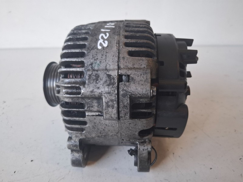 Recambio de alternador para audi a6 avant (4f5) bmk referencia OEM IAM 059903015R  