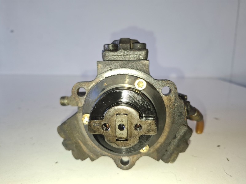 Recambio de bomba inyeccion para mercedes-benz clase a (bm 168) 668940 referencia OEM IAM 0445010008  