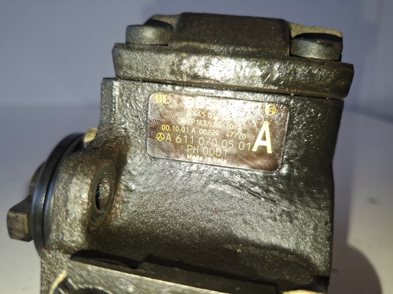 Recambio de bomba inyeccion para mercedes-benz clase a (bm 168) 668940 referencia OEM IAM 0445010008  